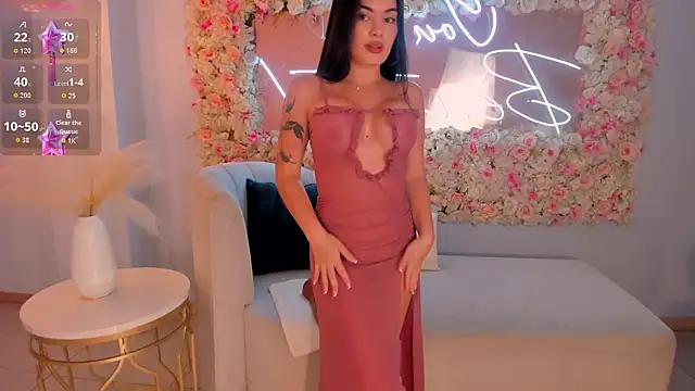 GiaFerrara online show from 10-31-25, 04:20