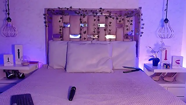 GigiVolkova online show from 10-10-25, 08:31