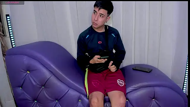 Yourslust  online show from 12-01-25, 01:45