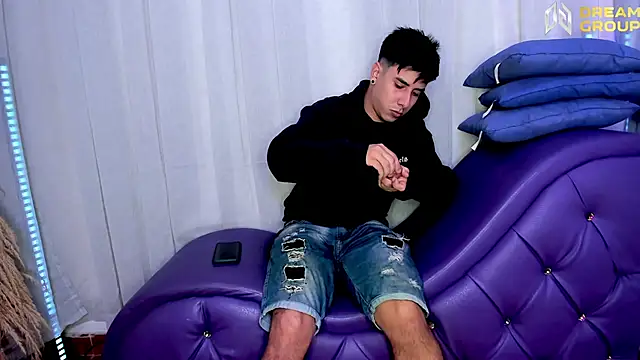 Yourslust  online show from 10-31-25, 09:54