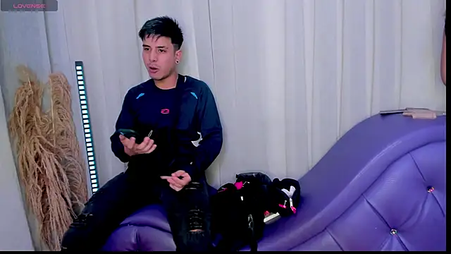 Yourslust  online show from 12-04-25, 08:08