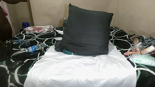Snapshot of WetwetPussy31 chatting on 02-21-25, 10:15 WetwetPussy31 online show from 02-21-25, 10:15