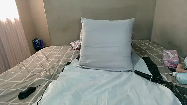 Snapshot of WetwetPussy31 chatting on 02-28-25, 12:31 WetwetPussy31 online show from 02-28-25, 12:31
