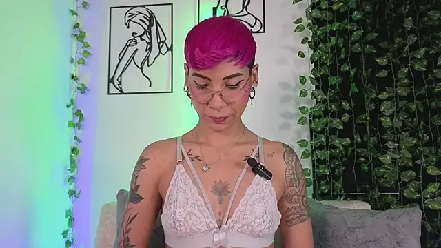 MiaMorgan  online show from 12-20-25, 02:42