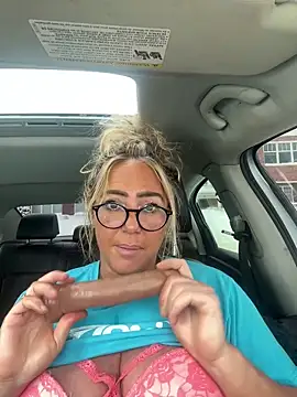 Snapshot of sunshinekisses chatting on 03-18-26, 05:25 sunshinekisses online show from 03-18-26, 05:25