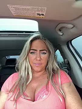 Snapshot of sunshinekisses chatting on 03-28-26, 05:25 sunshinekisses online show from 03-28-26, 05:25