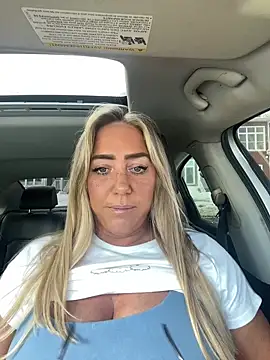 Snapshot of sunshinekisses chatting on 03-12-26, 04:22 sunshinekisses online show from 03-12-26, 04:22