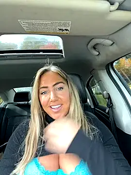 Snapshot of sunshinekisses chatting on 10-20-25, 04:40 sunshinekisses online show from 10-20-25, 04:40