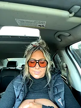 Snapshot of sunshinekisses chatting on 11-24-25, 08:31 sunshinekisses online show from 11-24-25, 08:31