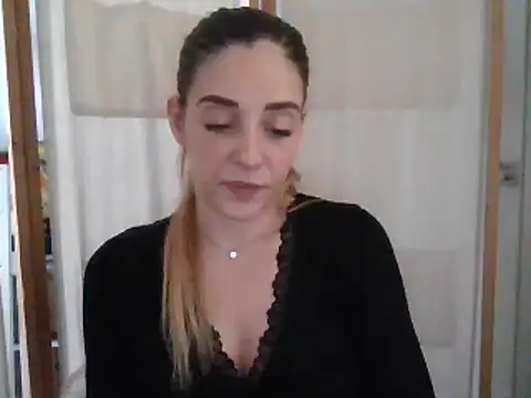 Snapshot of MissBella131 chatting on 12-20-24, 02:26 MissBella131 online show from 12-20-24, 02:26