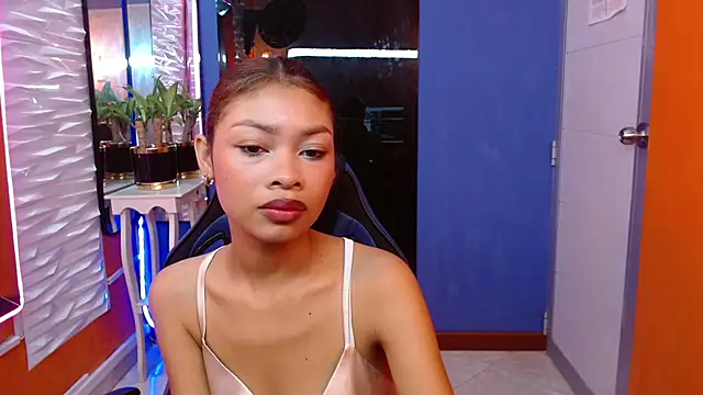 Snapshot of Perla_prg chatting on 03-13-25, 12:24 Perla prg online show from 03-13-25, 12:24