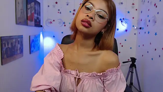 Snapshot of Perla_prg chatting on 03-18-25, 01:23 Perla prg online show from 03-18-25, 01:23