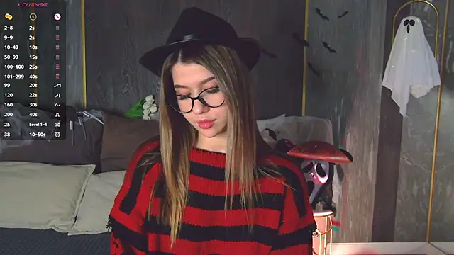 Sara Lewiis online show from 10-31-25, 04:58