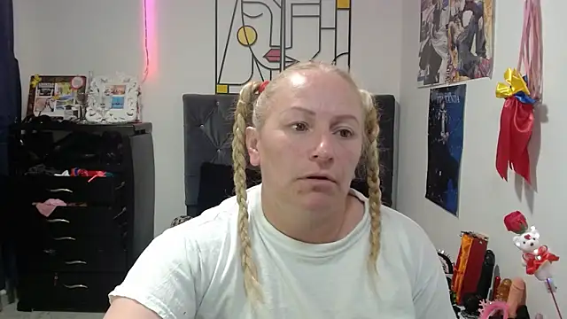 emperabigbootybigass online show from 05-11-26, 04:04