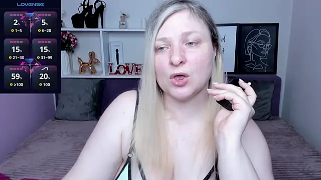 AnnaXCherri online show from 12-01-25, 03:29