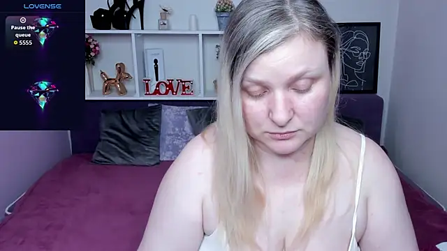 AnnaXCherri online show from 11-25-25, 04:13