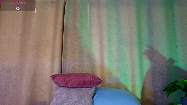 mia bonneett online show from 10-19-25, 04:32