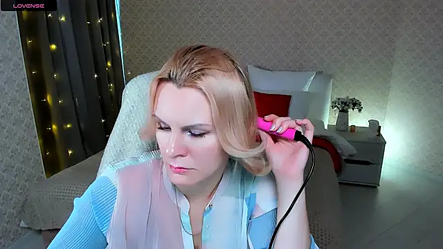 Louisa Bay online show from 01-28-25, 07:53