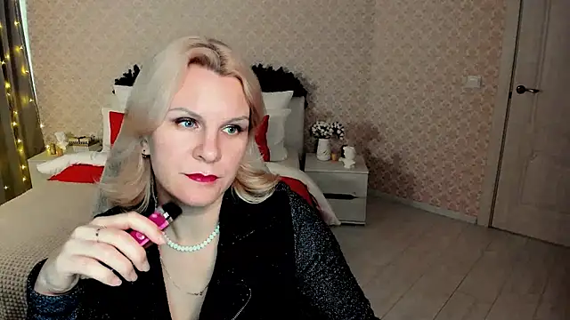 Louisa Bay online show from 01-15-25, 10:59