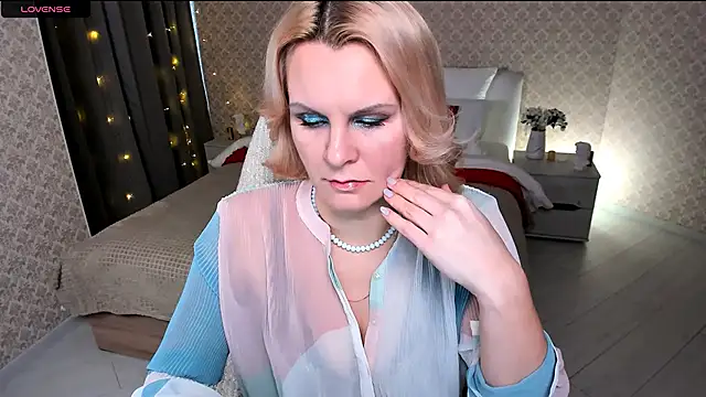 Louisa Bay online show from 01-29-25, 08:18