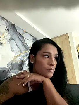 KatalinnaBrown online show from 12-17-25, 11:37