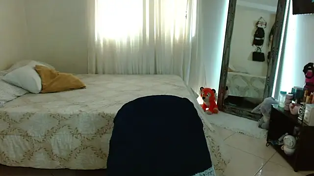 Snapshot of KatalinnaBrown chatting on 10-22-25, 05:34 KatalinnaBrown online show from 10-22-25, 05:34