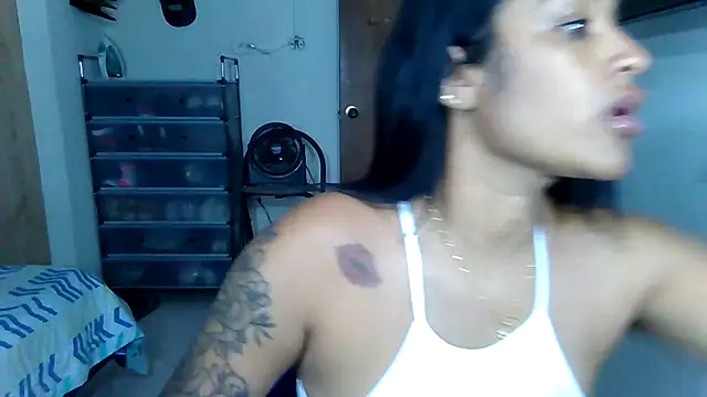 Snapshot of KatalinnaBrown chatting on 07-18-26, 01:14 KatalinnaBrown online show from 07-18-26, 01:14