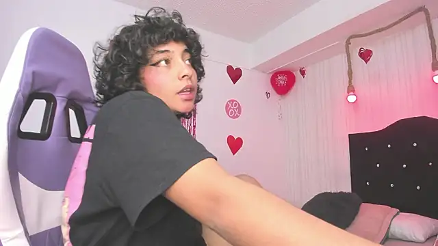 Snapshot of miku_katsuragi chatting on 02-17-26, 03:04 miku katsuragi online show from 02-17-26, 03:04