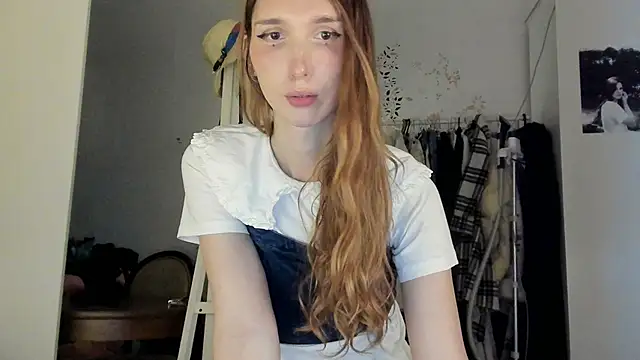 LisaIcon online show from 06-15-26, 08:41