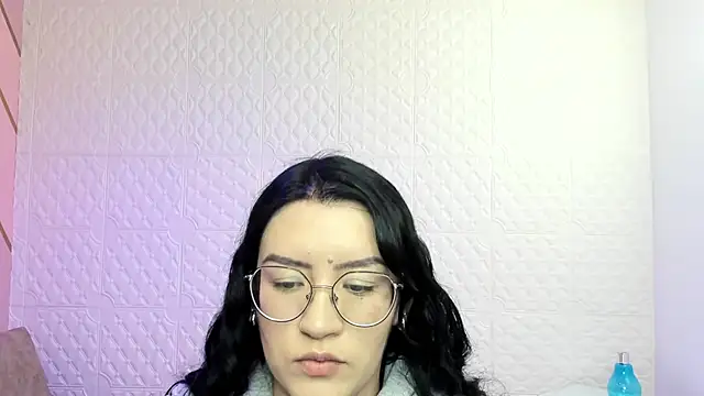 Snapshot of Violetaa_diazz chatting on 09-15-25, 09:04 Violetaa diazz online show from 09-15-25, 09:04