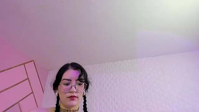 Snapshot of Violetaa_diazz chatting on 04-28-26, 02:27 Violetaa diazz online show from 04-28-26, 02:27