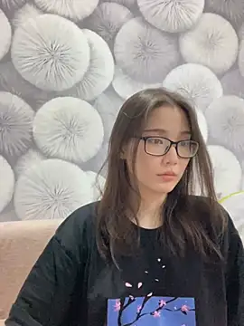 Snapshot of Milka23 chatting on 03-14-25, 05:46 Milka23 online show from 03-14-25, 05:46