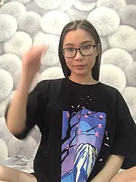 Snapshot of Milka23 chatting on 02-21-25, 12:06 Milka23 online show from 02-21-25, 12:06