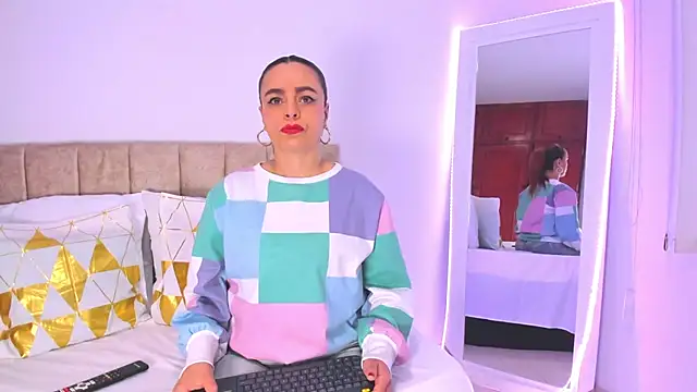 cristalwalker   online show from 11-21-25, 11:31