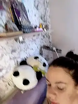 Lola Hale online show from 10-20-25, 06:04