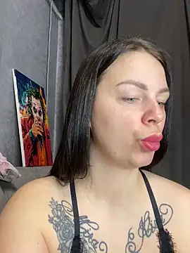 Lola Hale online show from 04-28-26, 07:40