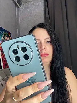 Lola Hale online show from 05-19-26, 06:15
