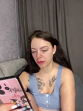 Lola Hale online show from 02-07-26, 07:00