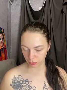 Lola Hale online show from 05-03-26, 06:00