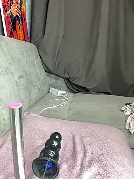 Lola Hale online show from 04-15-26, 06:12