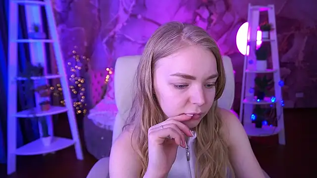 EmilySunshineS online show from 02-11-26, 07:30