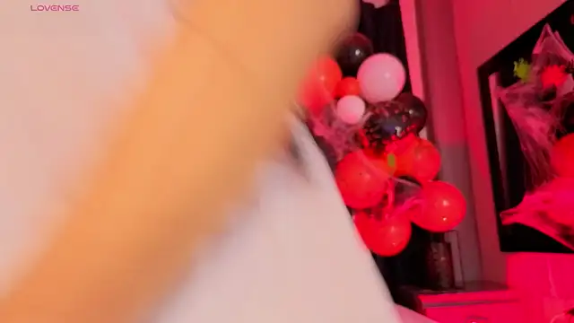 Mia Oxford online show from 10-19-25, 02:09