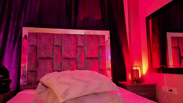 Mia Oxford online show from 10-15-25, 12:24