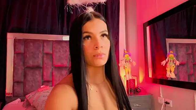 Mia Oxford online show from 10-17-25, 01:02