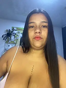 Snapshot of emma__milk_ chatting on 10-25-25, 11:31 emma  milk  online show from 10-25-25, 11:31