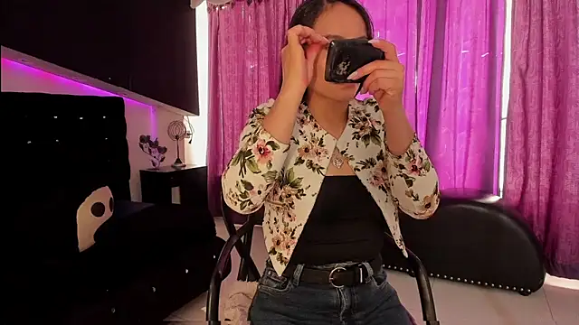 Snapshot of Coral_Gibson chatting on 02-28-26, 12:49 Coral Gibson online show from 02-28-26, 12:49