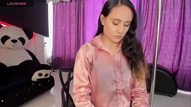 Coral Gibson online show from 10-25-25, 01:34