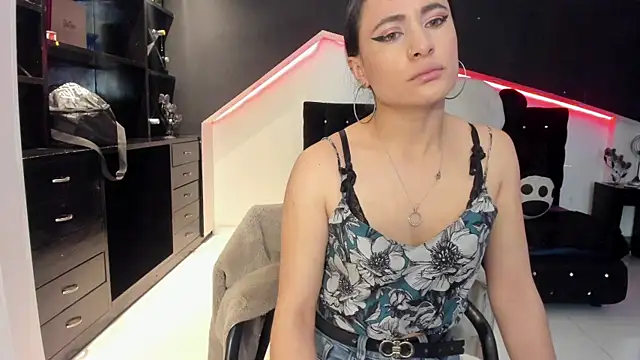 Coral Gibson online show from 09-11-25, 12:38