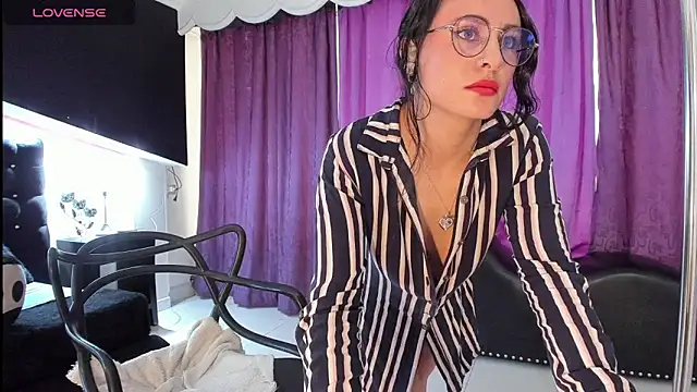 Coral Gibson online show from 04-15-26, 07:58