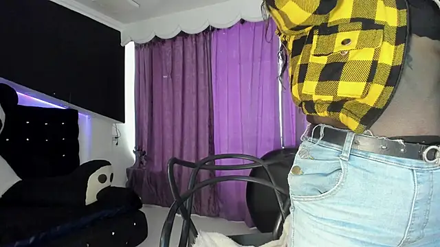 Coral Gibson online show from 05-27-26, 01:29